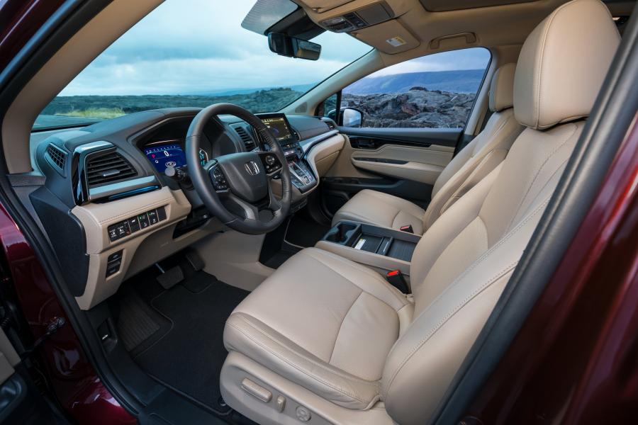 Интерьер Honda Odyssey 2017 года  (фото 28 из 160)